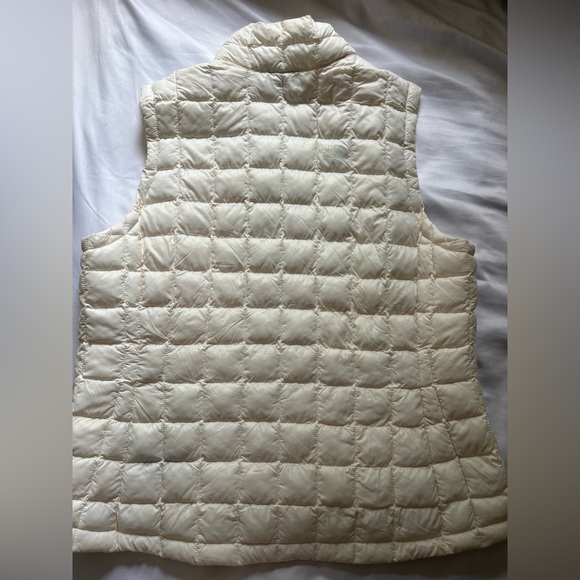 Women's NorthFace Vest - Picture 2 of 4